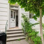 Großzügige 185m2-Altbauwohnung in Bestlage 7Zimmer-2Bäder-2Küchen-2WCs