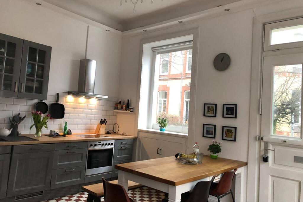 Apartment Großzügige 185m2-altbauwohnung In Bestlage 7zimmer-2bäder-2küchen-2wcs Hamburg