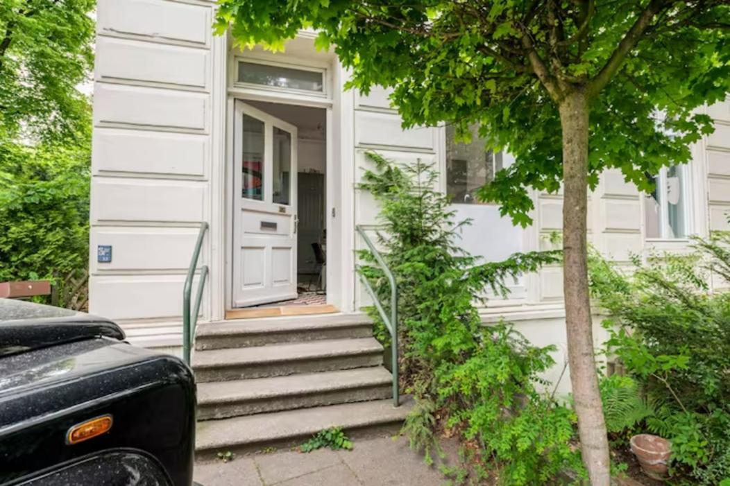Großzügige 185m2-altbauwohnung In Bestlage 7zimmer-2bäder-2küchen-2wcs *