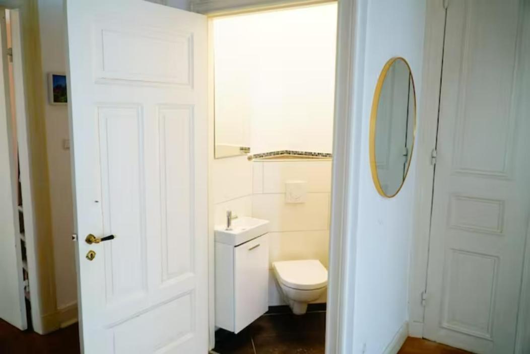 Großzügige 185m2-altbauwohnung In Bestlage 7zimmer-2bäder-2küchen-2wcs *