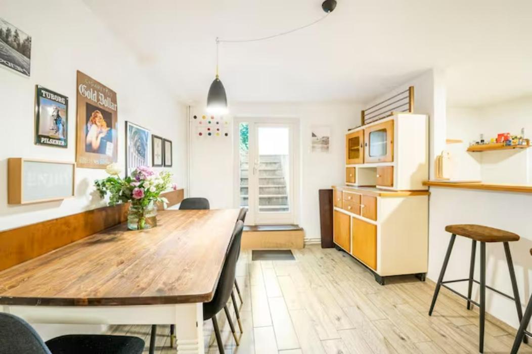 Großzügige 185m2-altbauwohnung In Bestlage 7zimmer-2bäder-2küchen-2wcs