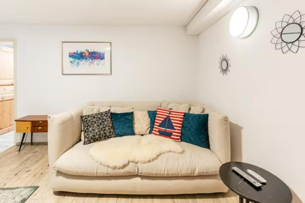Apartment Großzügige 185m2-altbauwohnung In Bestlage 7zimmer-2bäder-2küchen-2wcs