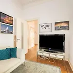 Großzügige 185m2-Altbauwohnung in Bestlage 7Zimmer-2Bäder-2Küchen-2WCs