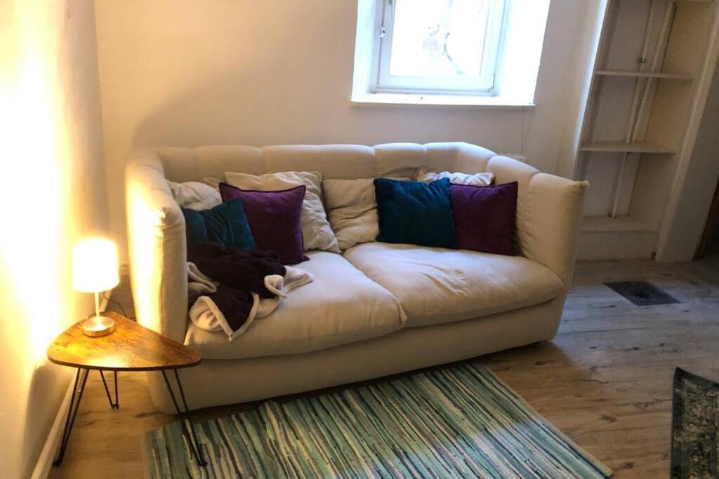 Großzügige 185m2-altbauwohnung In Bestlage 7zimmer-2bäder-2küchen-2wcs *