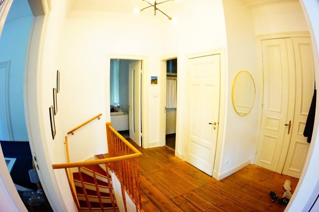Großzügige 185m2-altbauwohnung In Bestlage 7zimmer-2bäder-2küchen-2wcs Apartment Hamburg