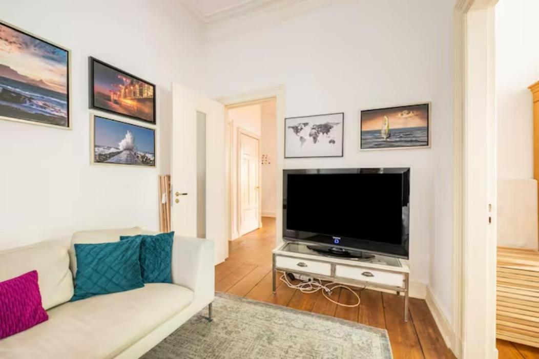 Großzügige 185m2-altbauwohnung In Bestlage 7zimmer-2bäder-2küchen-2wcs Apartment Hamburg