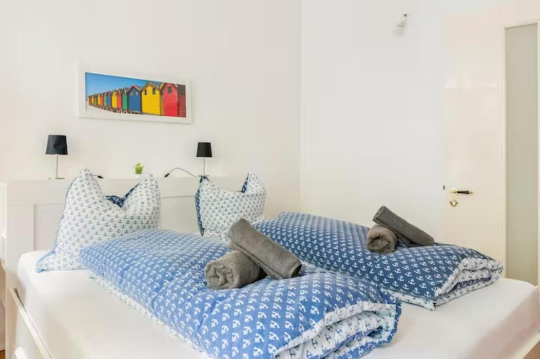 Großzügige 185m2-altbauwohnung In Bestlage 7zimmer-2bäder-2küchen-2wcs Apartment