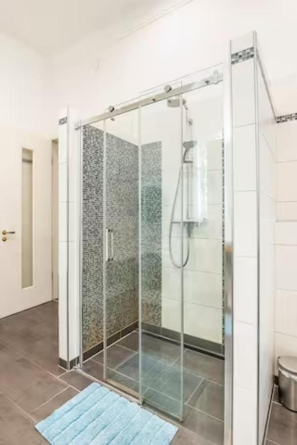 Großzügige 185m2-altbauwohnung In Bestlage 7zimmer-2bäder-2küchen-2wcs Hamburg