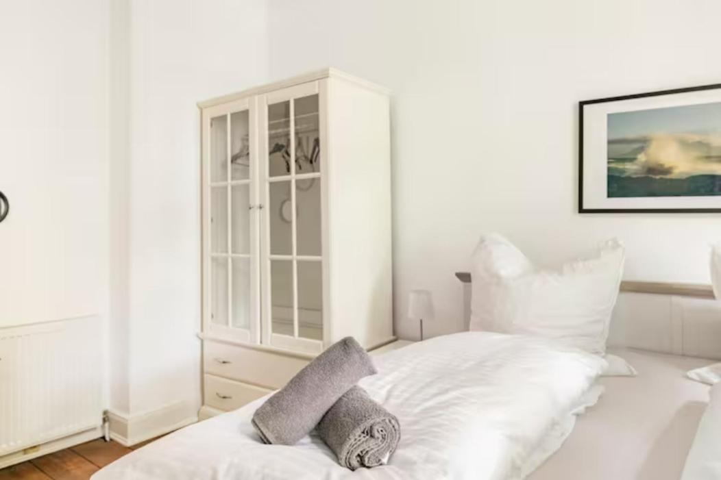 Großzügige 185m2-altbauwohnung In Bestlage 7zimmer-2bäder-2küchen-2wcs * Hamburg