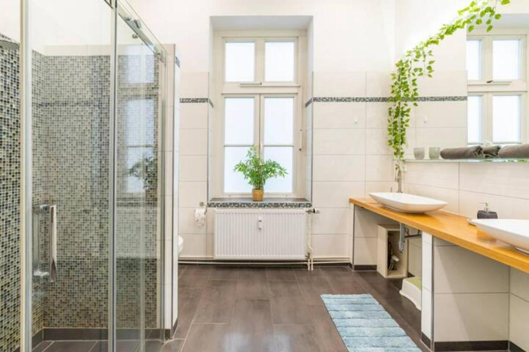 Großzügige 185m2-altbauwohnung In Bestlage 7zimmer-2bäder-2küchen-2wcs